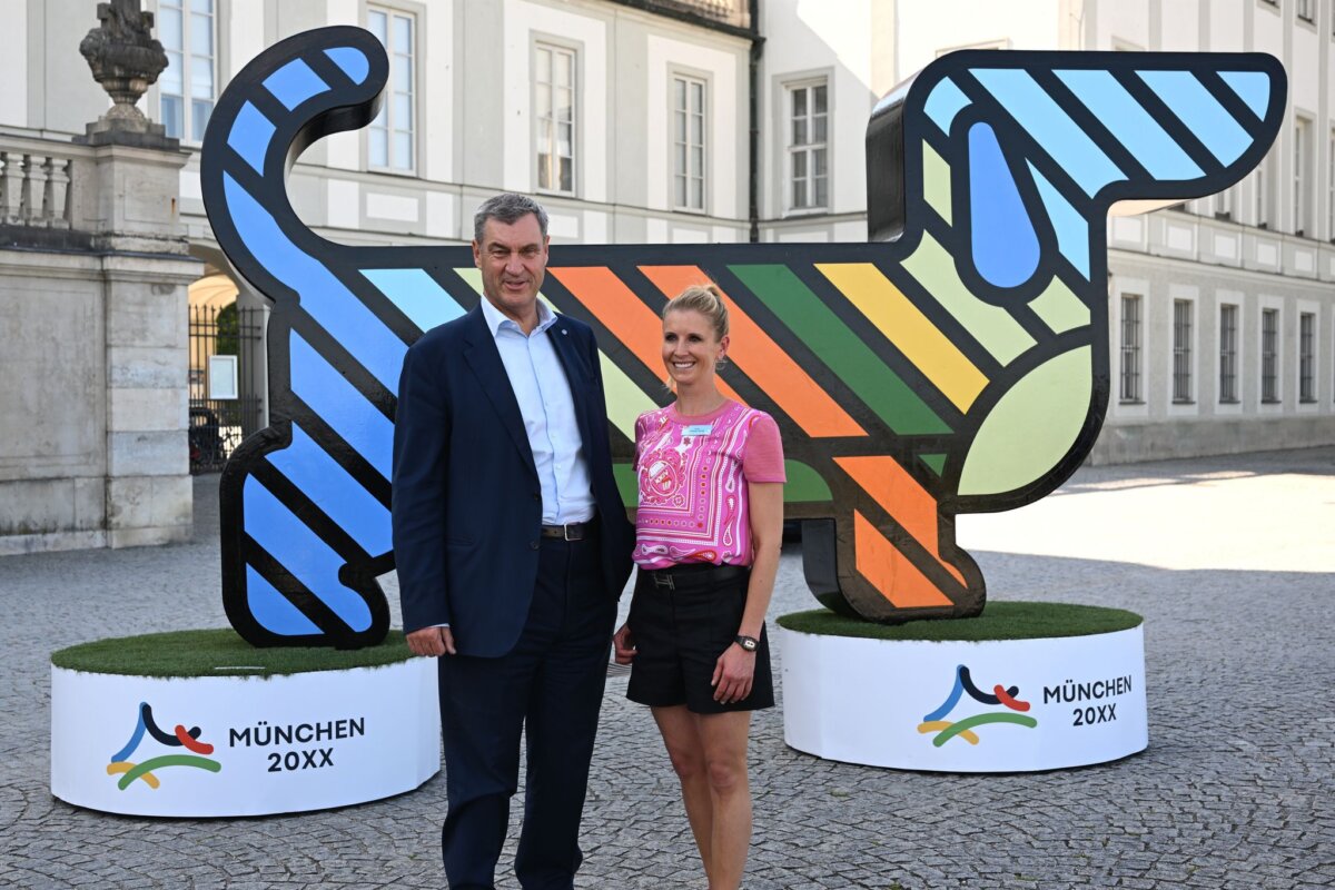Olympiabewerbung München Bayerns Ministerpräsident Markus Söder und Dressur-Olympiasiegerin Jessica von Bredlow-Werndl werben für München.