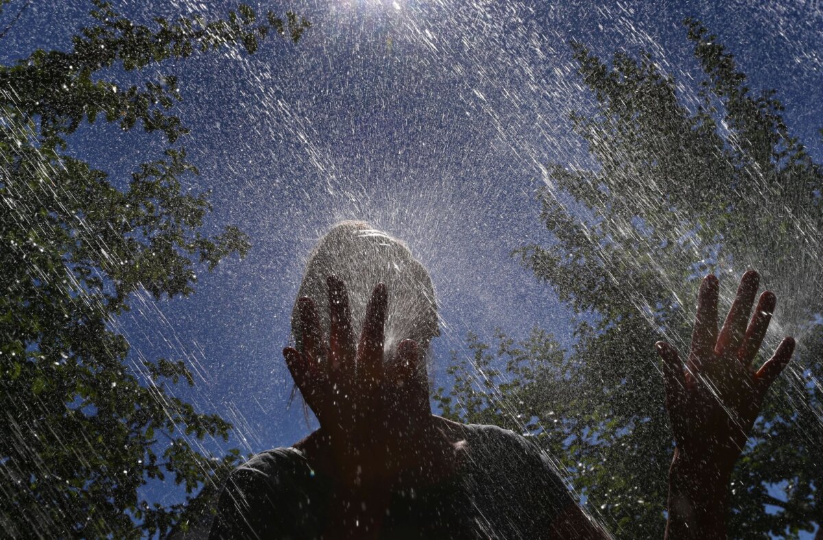 Abkühlung an heißen Tagen soll Wassernebel schaffen Wassernebel soll an heißen Tagen für Abkühlung sorgen. (Archivbild)