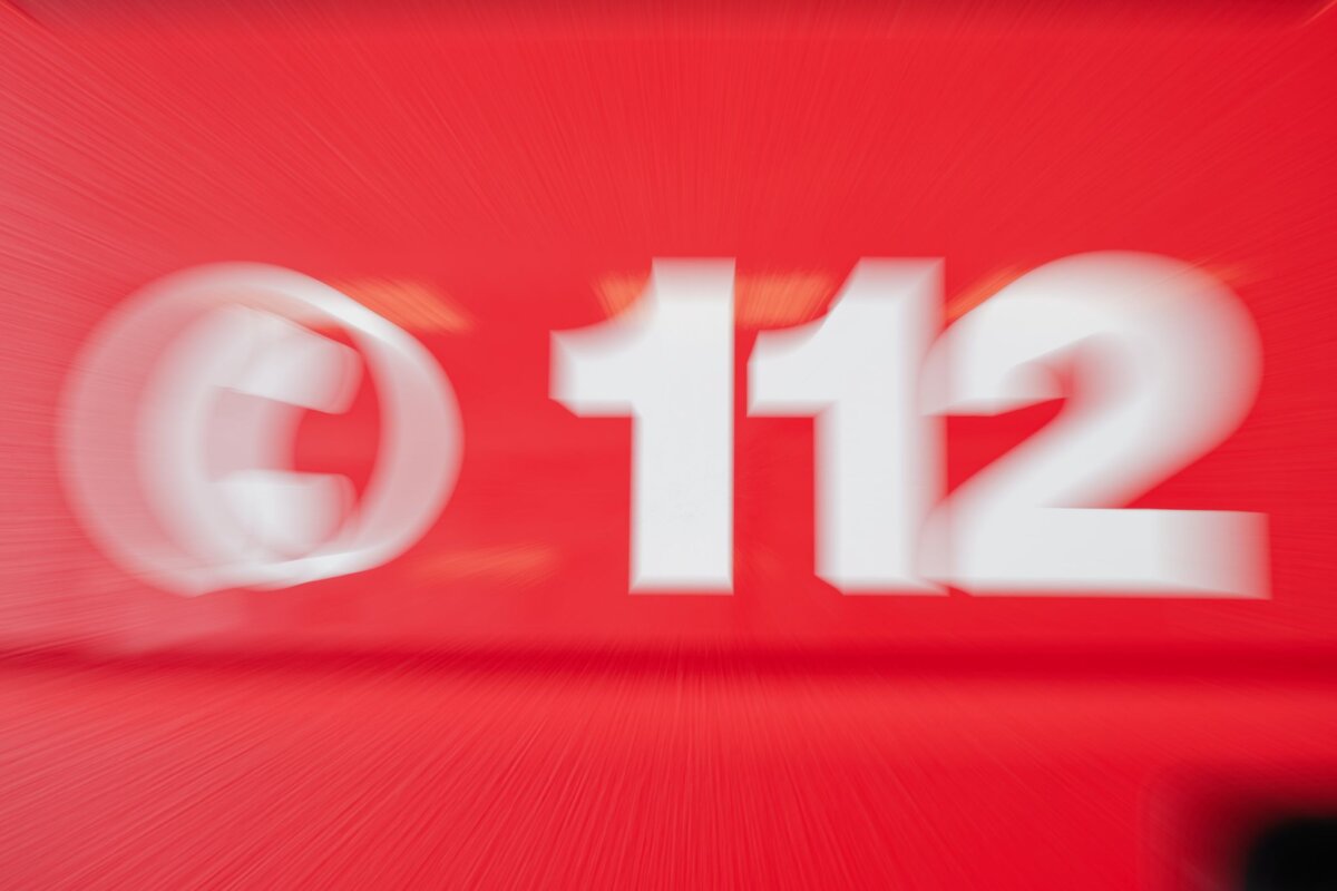 Feuerwehr In Rathenow steht eine Altpapierhalle in Brand. (Symbolbild)