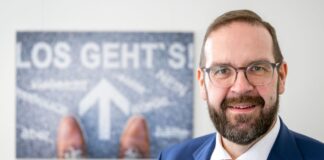 Brandenburgs Bildungsminister Gordon Hoffmann (CDU) steht angesichts des Mangels an Lehrkräften vor einer Riesenherausforderung. (Archivbild)