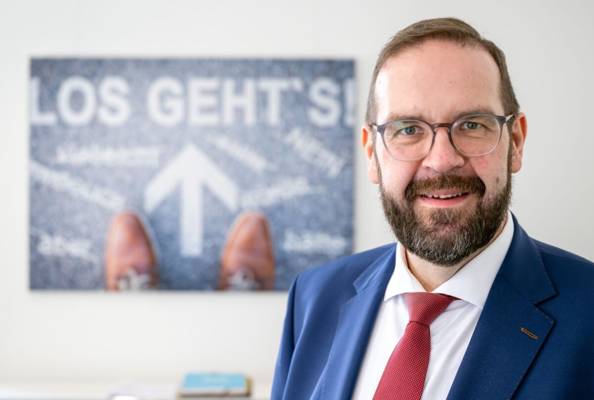 Brandenburgs Bildungsminister Gordon Hoffmann Brandenburgs Bildungsminister Gordon Hoffmann (CDU) steht angesichts des Mangels an Lehrkräften vor einer Riesenherausforderung. (Archivbild)