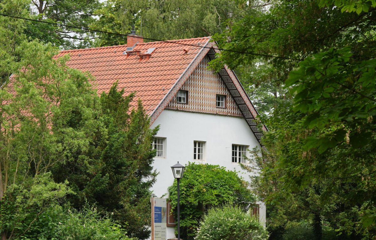 Brecht-Weigel-Haus in Buckow Es war einst das Sommerhaus von Bertolt Brecht und seiner Frau Helene Weigel. Heute umfasst es eine Gedenkstätte und ein Museum. (Archivbild)