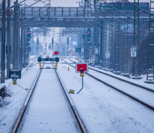 Politiker fordern ehrliche Bilanz bei Bahn-Großprojekten Der Abschluss der Generalsanierung verzögerte sich, laut Bahn wegen des Frostes zu Jahresbeginn. (Archivbild)