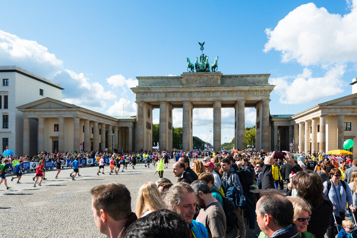 An spannenden Events mangelt es in Berlin kaum, hier: der Berlin-Marathon am Brandenburger Tor. Bild: iStock Editorial / Getty Images Plus / killerbayer An spannenden Events mangelt es in Berlin kaum, hier: der Berlin-Marathon am Brandenburger Tor. Bild: iStock Editorial / Getty Images Plus / killerbayer