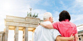 Wegen der Hitze: Eröffnungsveranstaltung der Seniorenwoche am Sonnabend abgesagt Bild: iStock / Getty Images Plus / AndreyPopov