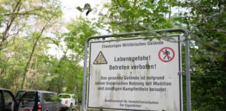 Die Gohrischheide gilt wegen der dort im Boden liegenden Altmunition als besonders schwierig für Löscharbeiten. (Archivbild)
