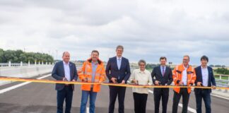 A14-Nordverlängerung wächst wieder ein Stück Sie schneiden das Band durch, der Verkehr kann rollen.