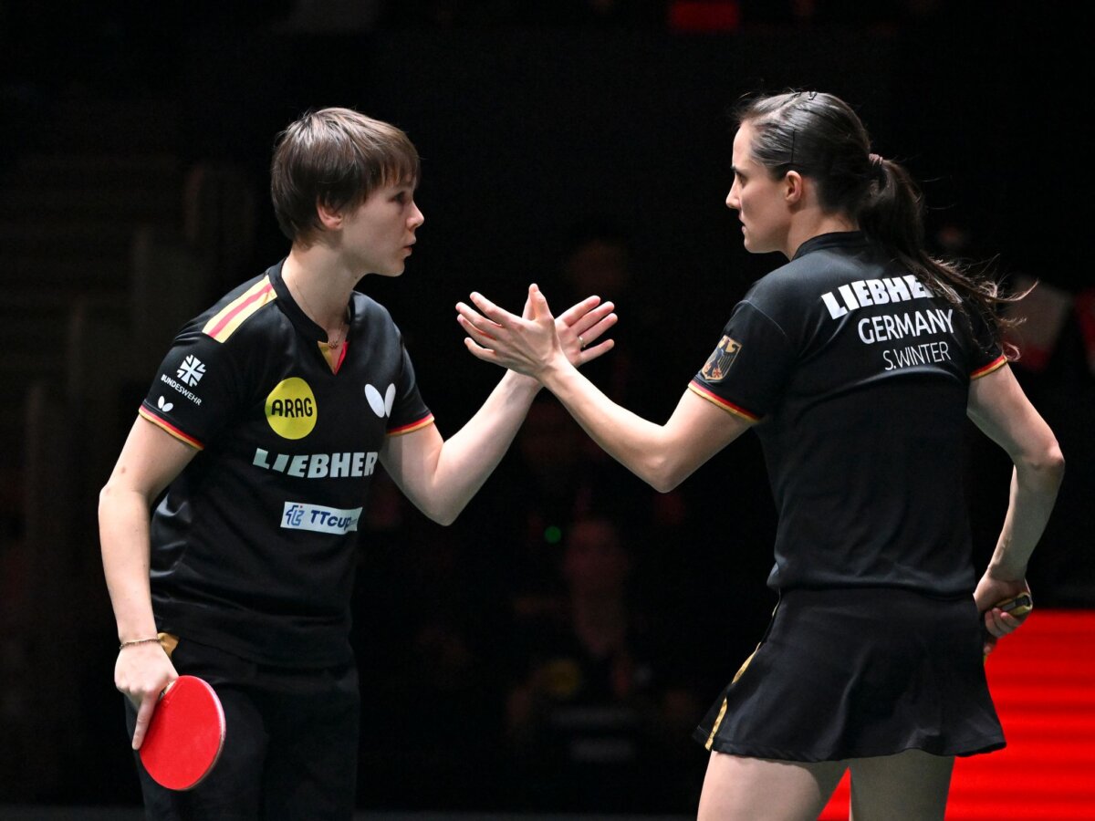 Nina Mittelham (l) Nina Mittelham (l) bejubelte ihren nächsten Meistertitel. (Archivbild)