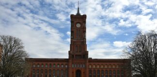 Senat hat Staatssekretär Hundt entlassen In der Senatskanzlei im Roten Rathaus sind wichtige Personalentscheidungen gefallen. (Symbolbild)
