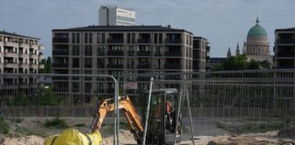 In Potsdam wird eine Bombe entschärft.