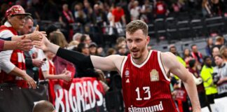 Bayern-Profi «sprachlos»: Obst verzückt bei Final-Show Ließ sich von den Fans feiern: Bayerns Matchwinner Andreas Obst.