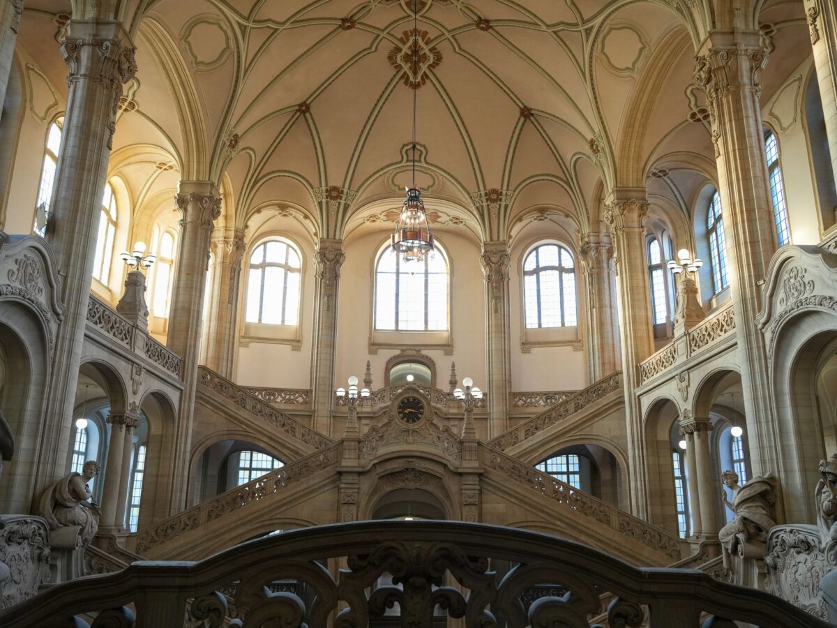 Gerichtsgebäude Berliner Landgericht Eine 46-Jährige steht wegen versuchten Mordes an ihrem Ehemann vor Gericht - rund 24 Jahre nach ihrer Heirat nach islamischem Recht. (Foto Illustration)