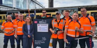 Deutsche Bahn setzt neue Handwerkerteams an Bahnhöfen ein Katja Hüske, Vorständin der DB InfraGo, stellte das Handwerkerteam unter anderem für Berlin vor.