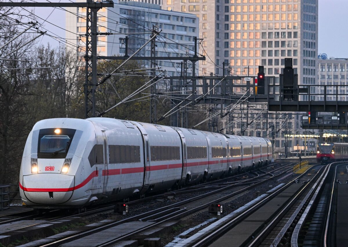 ICE auf der Berliner Stadtbahn Zwischen Berlin-Charlottenburg und Ostbahnhof fahren während der Bauarbeiten auf der Stadtbahn vom 14. Juni bis 12. Dezember keine Züge. (Archivbild)