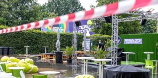 Die Tennisanlage des LTTC Rot-Weiß stand nach einem Unwetter am Finaltag teilweise unter Wasser.