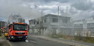 Brand in ehemaligem Autohaus in Neukölln Ein ehemaliges Autohaus brannte - vermutet wird fahrlässige Brandstiftung.