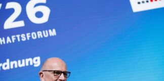 Regierungschef Woidke will «noch ’ne Weile» weitermachen Brandenburgs Ministerpräsident Dietmar Woidke (SPD) hat sich zu seiner politischen Zukunft geäußert. (Archivbild)