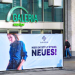Veränderungen kündigen sich an bei Galeria am Alexanderplatz in Berlin. Wird auf lange Sicht auch diese Filiale schließen müssen? Bild: IMAGO / PEMAX