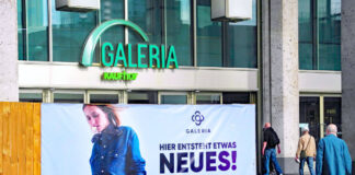 Galeria in der Krise: Ein langsamer Tod Veränderungen kündigen sich an bei Galeria am Alexanderplatz in Berlin. Wird auf lange Sicht auch diese Filiale schließen müssen? Bild: IMAGO / PEMAX