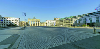 Woher kommt die Touri-Flaute in Berlin? Ohne Touristen wird’s schnell leer am Pariser Platz vor dem Brandenburger Tor. Bild: IMAGO / photothek