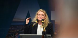 AfD greift Wegner scharf an – Brinker will ins Rote Rathaus Die Berliner Landesvorsitzende und Spitzenkandidatin der AfD, Kristin Brinker, will den Regierenden CDU-Bügermeister Kai Wegner ablösen.