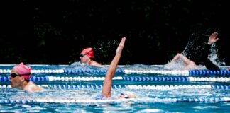 Warnung vor Hitze: Das Schwitzen geht weiter Im Sommerbad gibt es Abkühlung.
