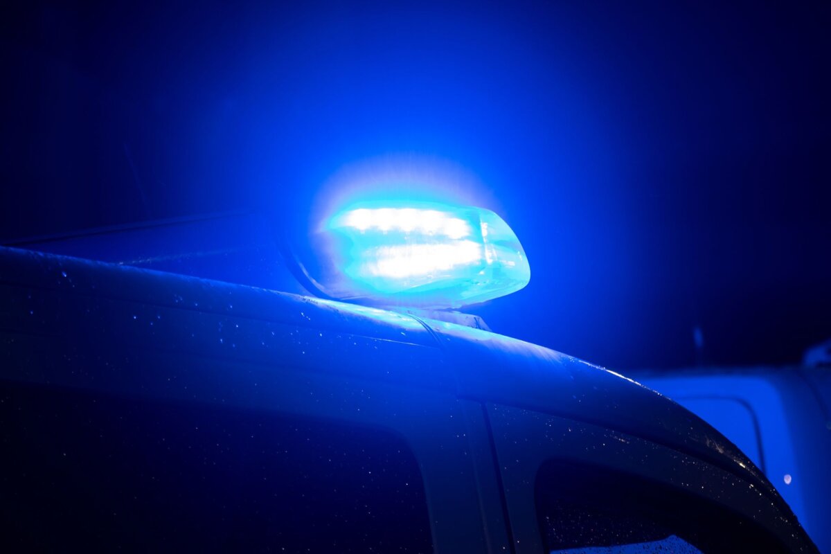 Polizei - Symbolbild Eine 32-Jährige ist mutmaßlich rassistisch beleidigt worden. (Symbolbild)