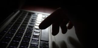Was die Polizei zur Partnersuche im Internet rät Vorsicht bei der Partnersuche im Netz - es kann auch eine Betrugsmasche dahinterstecken. (Symbolbild)