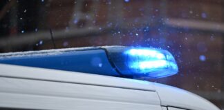 Motorrad prallt bei Flucht in Berlin auf Polizeiauto Ein Motorradfahrer floh in Berlin erfolglos vor einer Verkehrskontrolle. (Symbolbild)