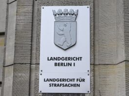 Schüsse und Erpressungsversuch: Vier Männer vor Gericht Nach Schüssen auf einen jungen Mann sowie auf ein Restaurant in Berlin-Neukölln stehen vier Angeklagte vor Gericht. (Foto Illustration)