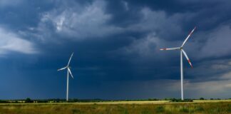 Hitze und Unwetter im Anmarsch Bei Temperaturen bis 35 Grad steigt am Wochenende in Berlin und Brandenburg nicht nur die Hitzebelastung – auch kräftige Gewitter sind möglich.