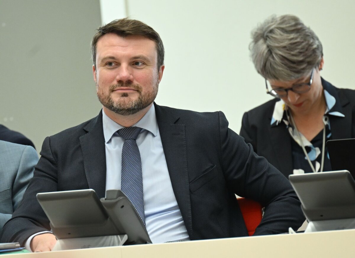 Finanzminister Daniel Keller Brandenburgs Finanzminister Daniel Keller (SPD) will Anfang September den Entwurf des Doppelhaushalts ins Kabinett bringen. (Archivbild)