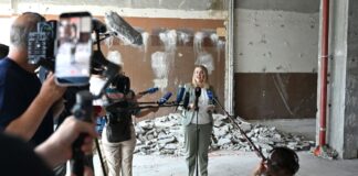 Büros zu Wohnraum: Investoren können Fördergeld beantragen Bauministerin Verena Hubertz schaute sich in Berlin den Umbau zu Wohneinheiten an.