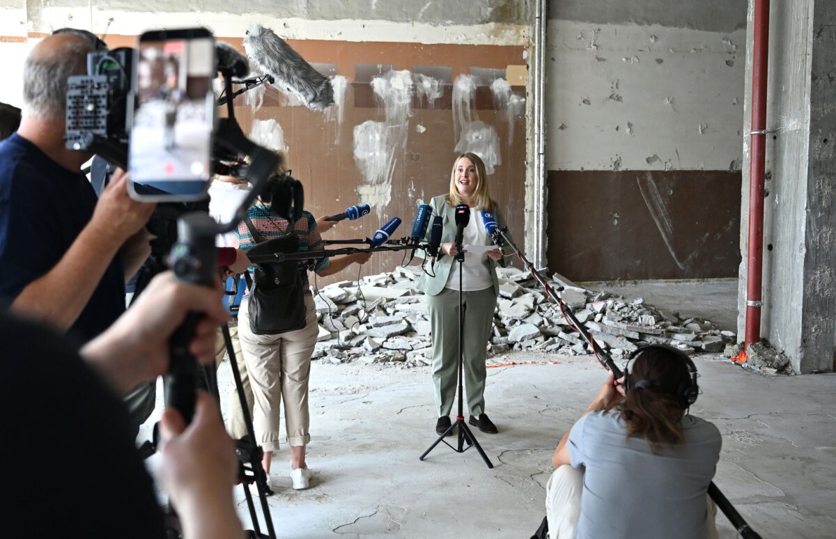 Förderprogramm "Gewerbe zu Wohnen" Bauministerin Verena Hubertz schaute sich in Berlin den Umbau zu Wohneinheiten an.