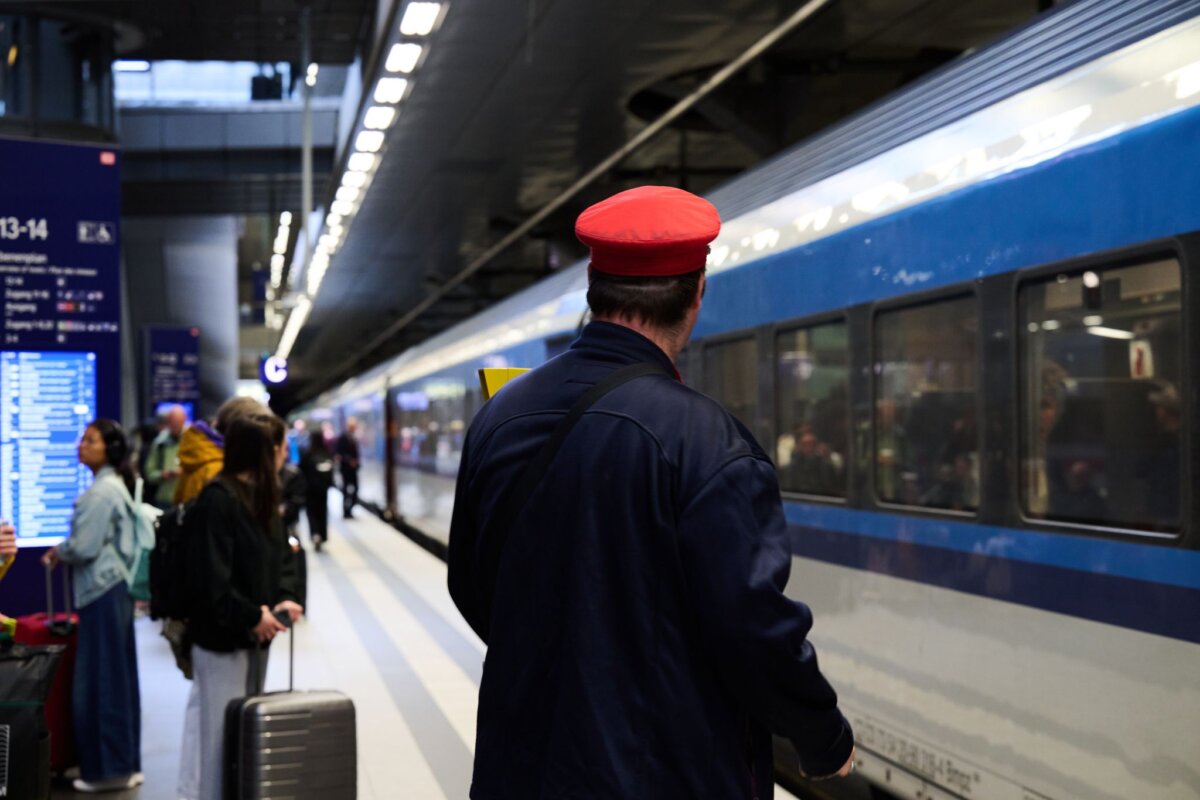 Bahnstrecke Berlin-Hamburg wieder freigegeben Die Generalsanierung ist zu Ende: Die Züge fahren wieder zwischen Hamburg und Berlin. (Archivbild)