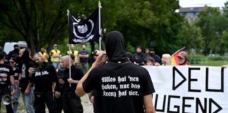 Bericht: Extremistische Propaganda gezielt für Jugendliche Der Berliner Verfassungsschutz stellt Zulauf für rechtsextreme Gruppen durch Jugendliche fest. (Archivbild)