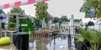 160 Einsätze der Feuerwehr wegen Gewitters in Berlin Auch die Tennisanlage in Grunewald stand teilweise unter Wasser.