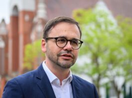 «Unsichtbare Keile»: Verfassungsschutz warnt vor KI-Chatbots Der Innenminister sieht teilweise fremde Mächte am Werk, wenn KI-Chatbots eingesetzt werden. (Archivbild)