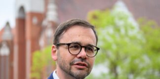 «Unsichtbare Keile»: Verfassungsschutz warnt vor KI-Chatbots Der Innenminister sieht teilweise fremde Mächte am Werk, wenn KI-Chatbots eingesetzt werden. (Archivbild)