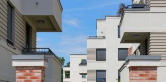 Bau-Booster für Brandenburg – Landtag stellt Weichen Der Brandenburger Landtag hat die Weichen für eine neue Bauordnung gestellt, mit der das Bauen schneller und einfacher gehen soll.
