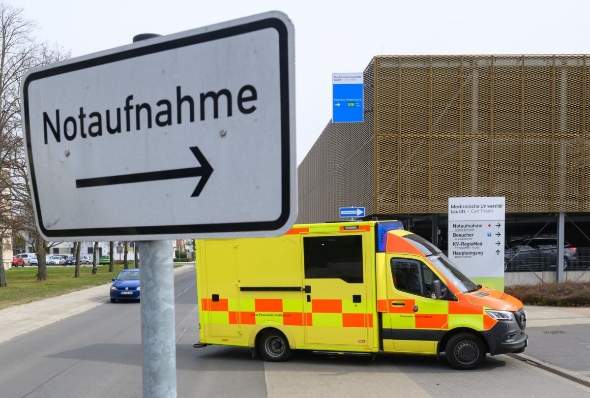 Rettungseinsätze Das Cottbuser Uniklinikum bereitet sich auf die angekündigte Hitzewelle vor und warnt, die hohen Temperaturen nicht zu unterschätzen. (Archivbild)