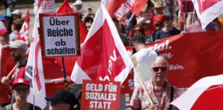 Nach Angaben der Veranstalter kamen rund 3.000 Menschen zur Kundgebung. 