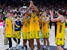 Alba glaubt an Final-Comeback: «Haben die nötigen Waffen» Wurden für eine mutige Vorstellung nicht belohnt: Albas Basketballer nach Finalspiel Nummer eins.