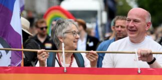 Berlins Regierender Bürgermeister Kai Wegner nahm schon öfter am CSD teil. (Archivbild)