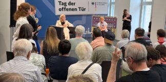 Warken stößt bei Dialog auf Bürgerproteste Bundesgesundheitsministerin Warken verteidigte ihre Sparpläne.