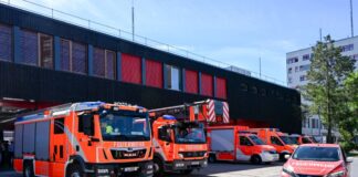 Berliner Feuerwehr rüstet sich für mehr Hitze-Einsätze Die Berliner Feuerwehr rechnet mit vermehrten Hitze-Einsätzen. (Archiv)