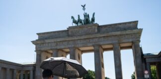 Hitze in Berlin – Wie man sich schützen kann Der Deutsche Wetterdienst rechnet am Wochenende in Berlin mit starker Hitze. (Archivbild)