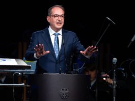 Dobrindt: Bundespolizei durch Grenzkontrollen stark belastet Dobrindt lobte die Arbeit der Bundespolizei.
