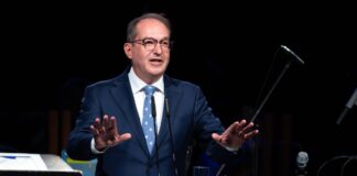 Dobrindt: Bundespolizei durch Grenzkontrollen stark belastet Dobrindt lobte die Arbeit der Bundespolizei.