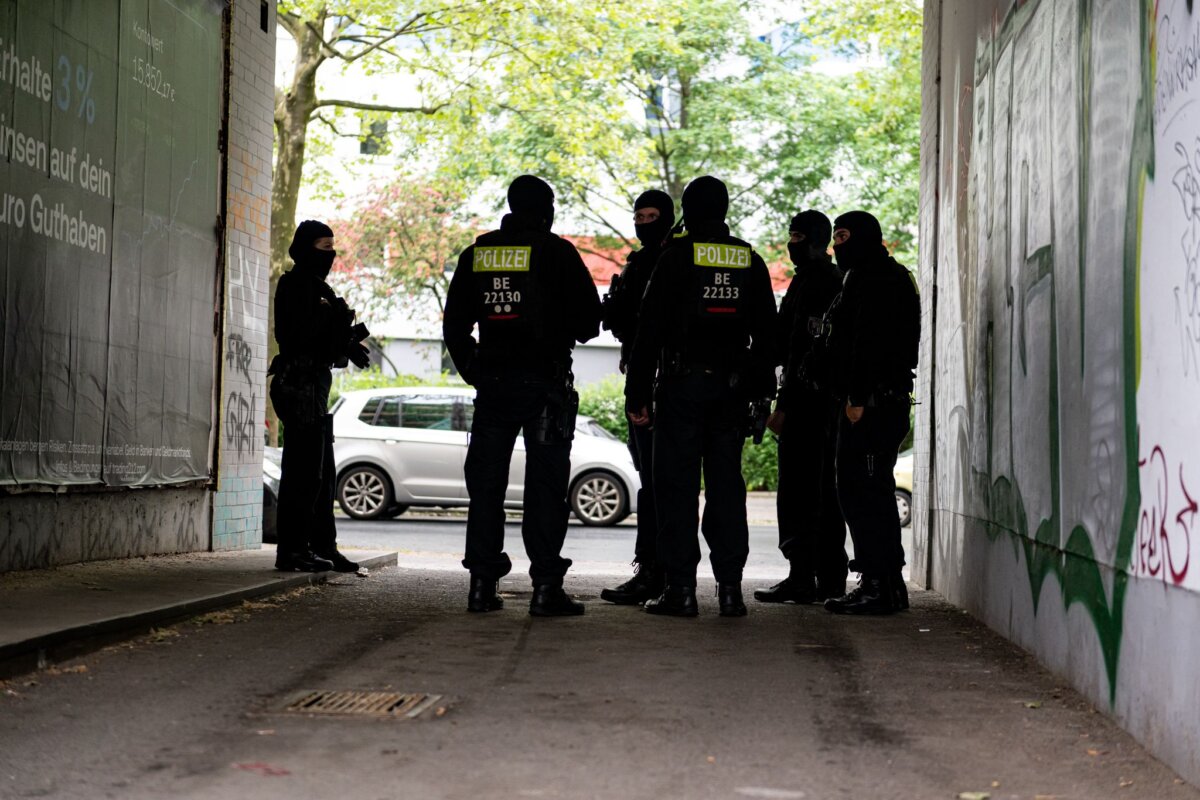 Razzia der Polizei gegen Schusswaffen Der Berliner Senat startet einen Vorstoß für ein schärferes Waffengesetz. (Symbolbild)